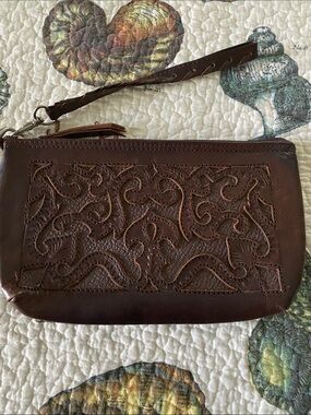 Leaders in Leather Women’s Brown Appliqué Leather Wristlet Clutch